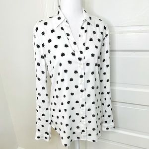 NWT Ann Taylor Black/White Rose Print V-Neck Essential Shirt, Size Medium